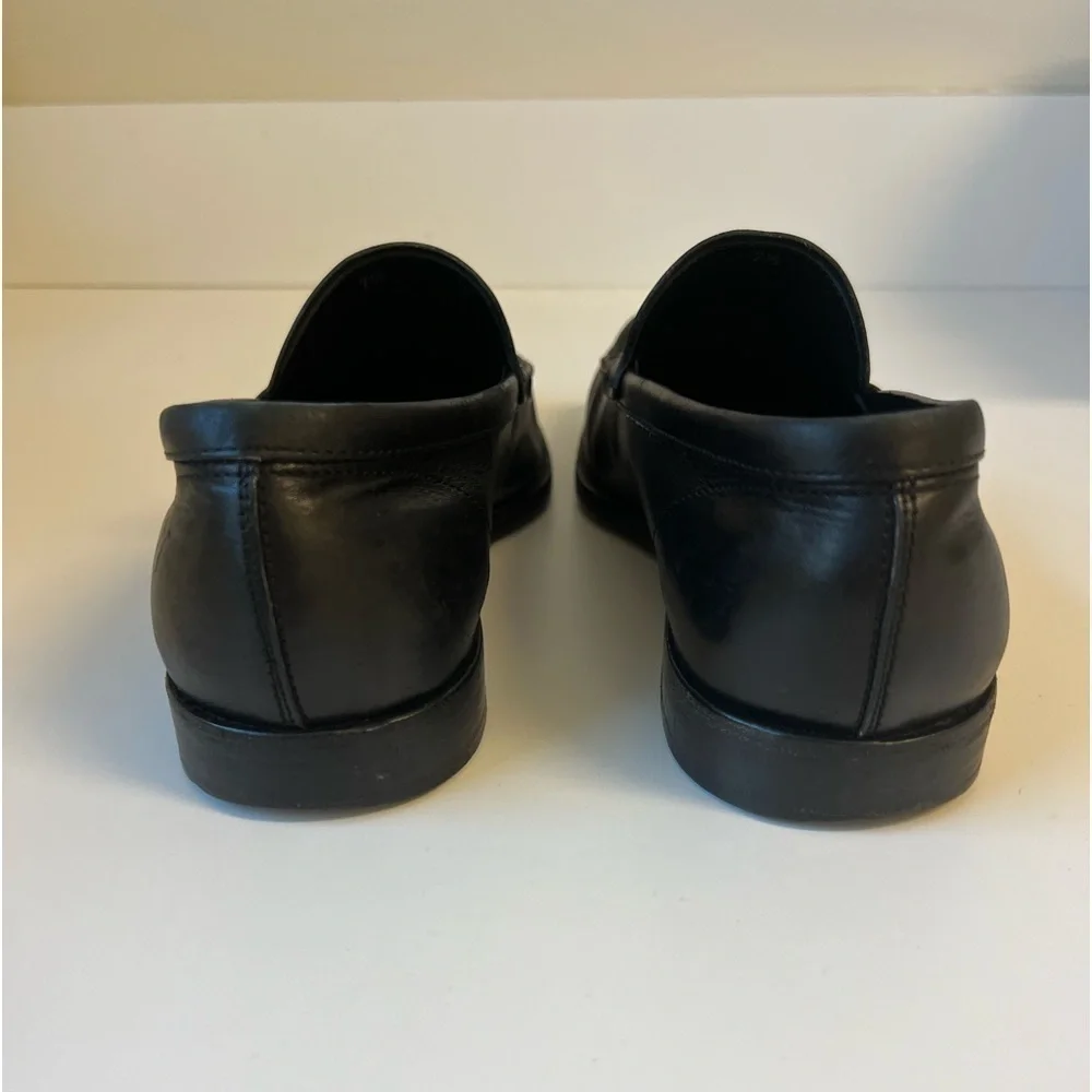 - Tod’s Men’s Loafer. Excellent Condition. Size 7.5.